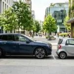 Llega un nuevo cambio en las etiquetas de la DGT: Europa busca cortarle las alas a los eléctricos