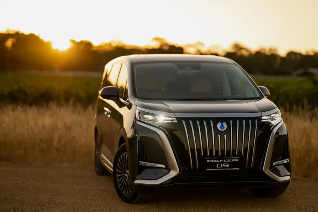 Así es el Denza D9, el monovolumen eléctrico de lujo que llegará a España a lo largo del año