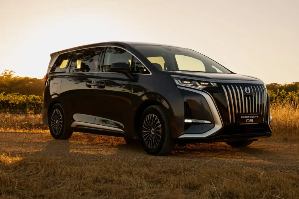 Así es el Denza D9, el monovolumen eléctrico de lujo que llegará a España a lo largo del año