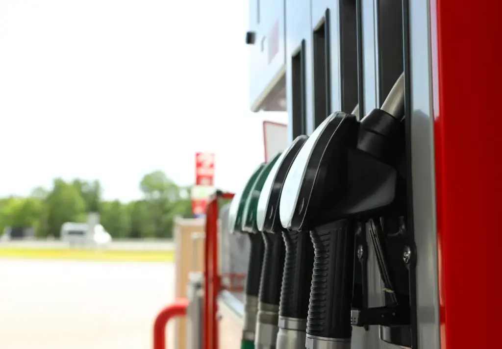La única forma de saber si la gasolinera te está 'tangando' con el descuento aprobado por el Gobierno para los carburantes 94 Motor16 gasolineras