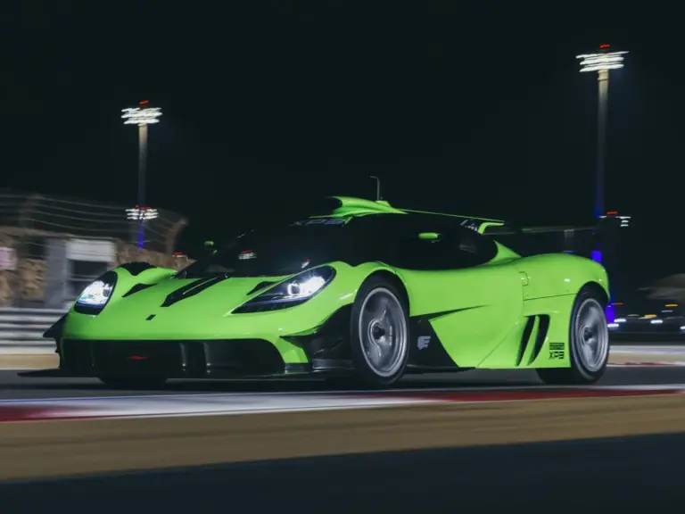 El GMA T.50s Niki Lauda recibe el beneplácito de Dario Franchitti en Baréin