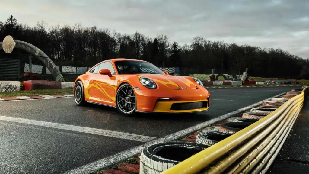 Porsche 911 S/T Sonderwunsch: el homenaje perfecto al 911 de la Camel GT Challenge 1 Motor16 Porsche 911 S/T Sonderwunsch: el homenaje perfecto al Camel GT Challenge