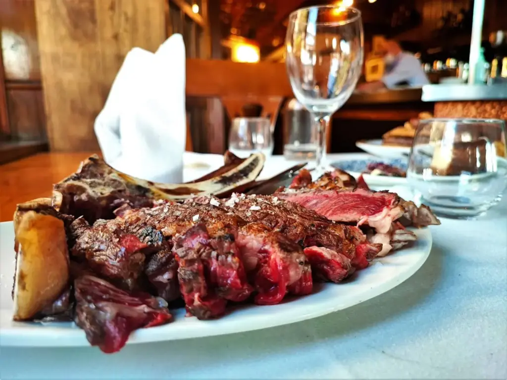 Los 10 mejores restaurantes de carretera para hacer una parada en tu viaje de Semana Santa 272 Motor16 restaurante carne Area 103 Motor16