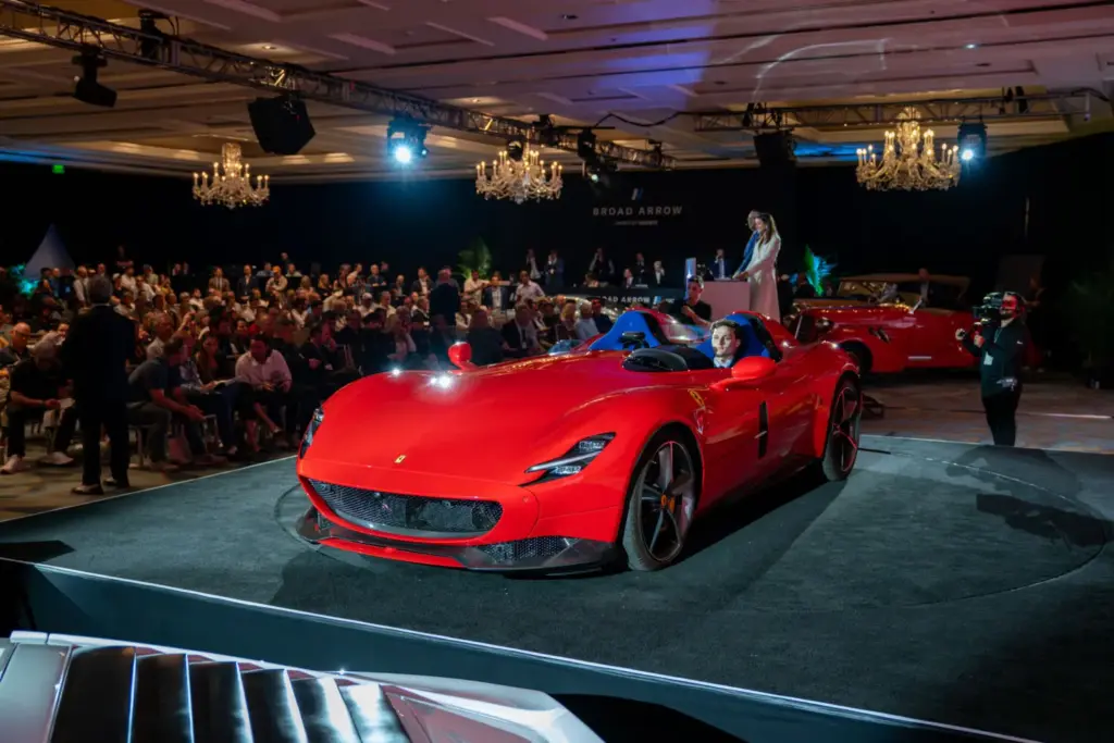 El Ferrari Enzo lidera una lista que recauda 111 millones de dólares y fija cinco récords mundiales 5 Motor16 El Ferrari Enzo lidera una lista que recauda 111 millones de dólares y fija cinco récords mundiales