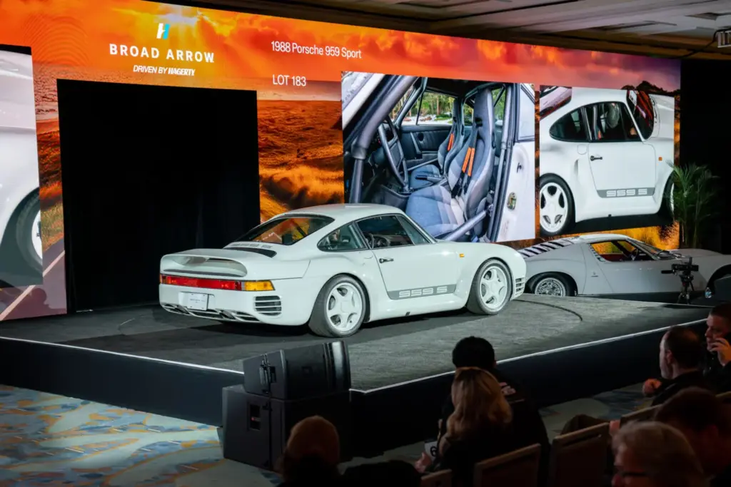 El Ferrari Enzo lidera una lista que recauda 111 millones de dólares y fija cinco récords mundiales 14 Motor16 El Ferrari Enzo lidera una lista que recauda 111 millones de dólares y fija cinco récords mundiales