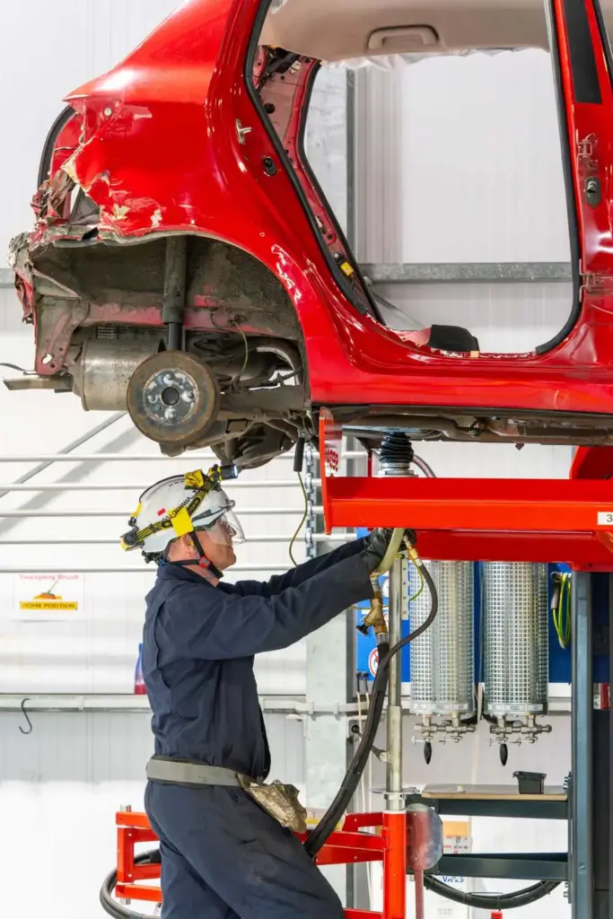 Toyota da una nueva oportunidad a los usados: así recicla vehículos al final de su vida útil 5 Motor16 toyotacircularfactoryuk1 Motor16