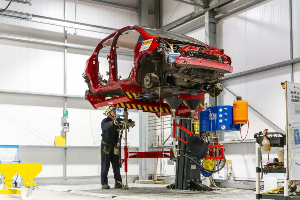 Toyota da una nueva oportunidad a los usados: así recicla vehículos al final de su vida útil 1 Motor16 toyotacircularfactoryuk2 Motor16