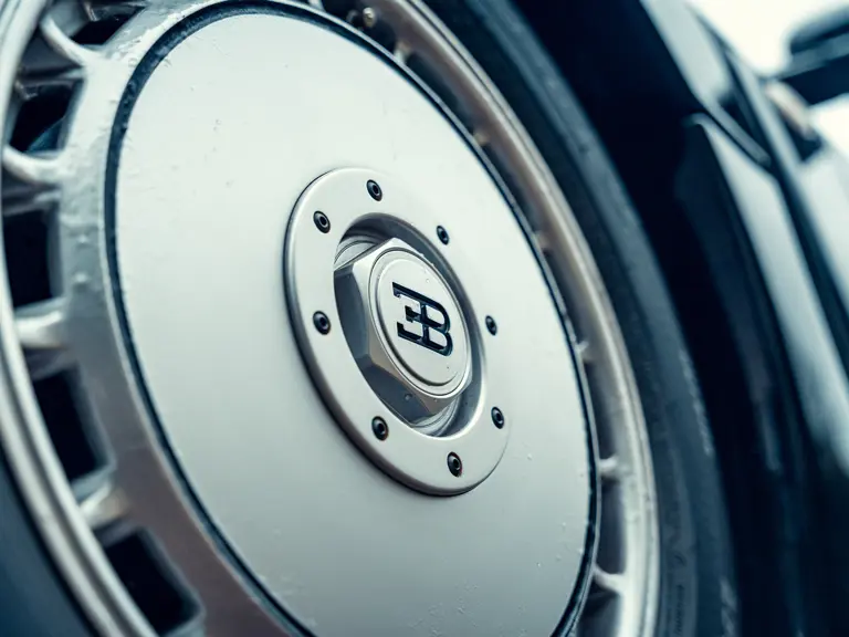 1999 Bugatti EB 112. Imagen llanta.