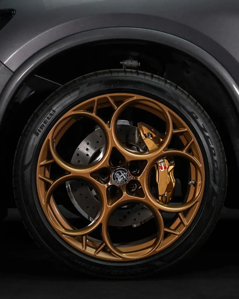 2026 Alfa Romeo Stelvio QV 115 Bespoke Edizione 3 Motor16