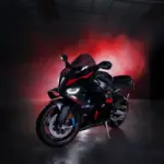 BMW M 1000 RR 2026: 218 CV y dos Mundiales SBK de serie