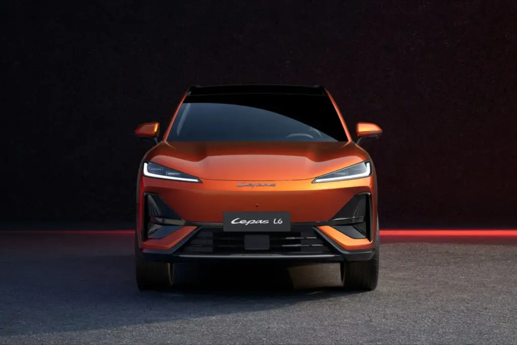 Lepas L6: El tercer SUV de la hermana de EBRO con más de 1.125 km de autonomía 4 Motor16 2026 Lepas L6. Imagen frontal.