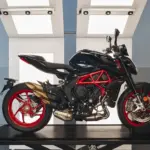 MV Agusta Brutale 800 Nero Carbonio: la naked italiana renace con todo esplendor
