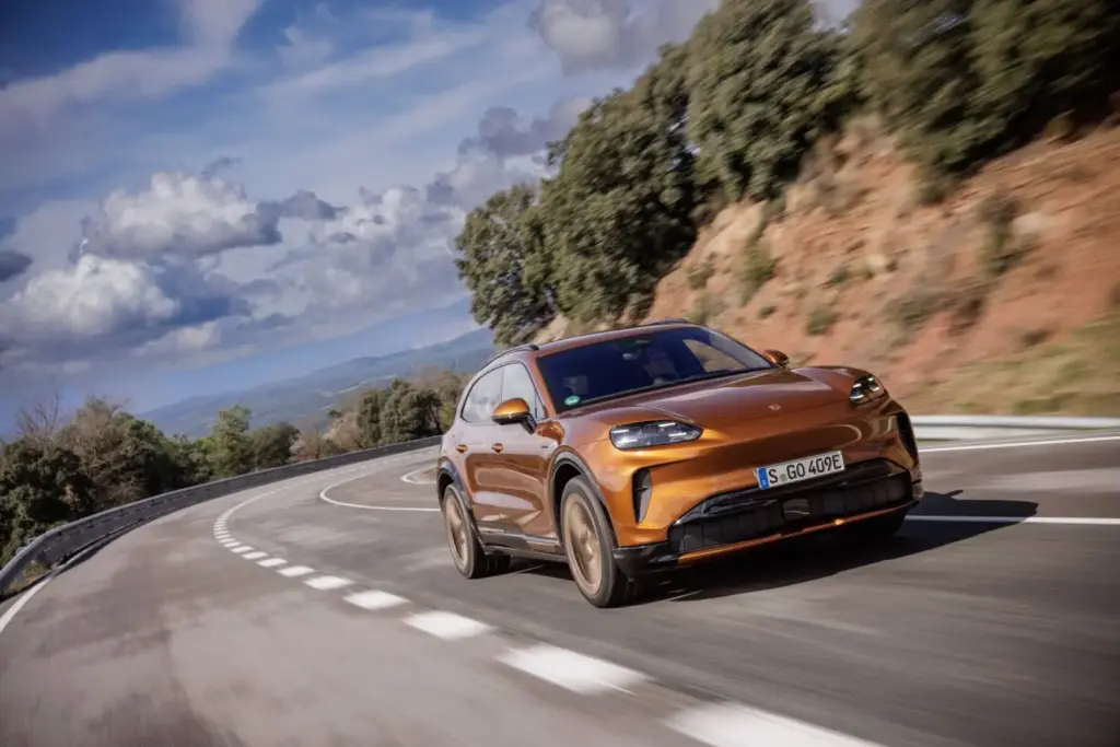 Porsche Cayenne Electric: Conducimos el SUV eléctrico que desafía las leyes de la física 16 Motor16 2026 Porsche Cayenne Electric Al Volante 34 Motor16