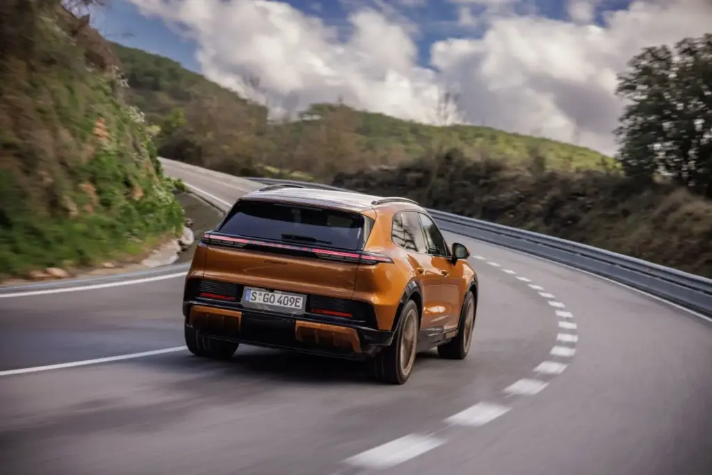 Porsche Cayenne Electric: Conducimos el SUV eléctrico que desafía las leyes de la física 24 Motor16 2026 Porsche Cayenne Electric Al Volante 42 Motor16