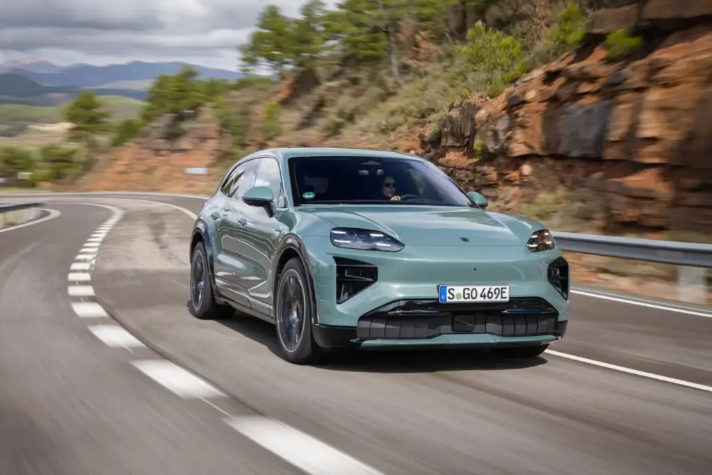 Porsche Cayenne Electric: Conducimos el SUV eléctrico que desafía las leyes de la física 49 Motor16 2026 Porsche Cayenne Turbo Electric Al Volante 1 Motor16