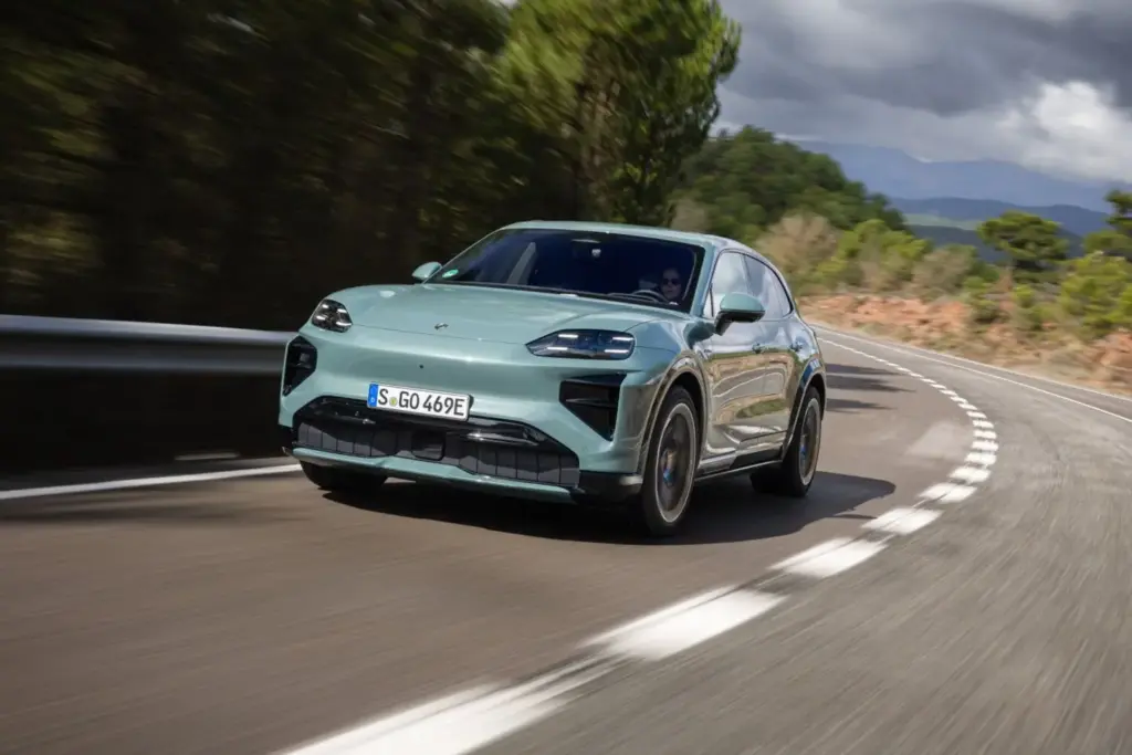 Porsche Cayenne Electric: Conducimos el SUV eléctrico que desafía las leyes de la física 48 Motor16 2026 Porsche Cayenne Turbo Electric Al Volante 3 Motor16