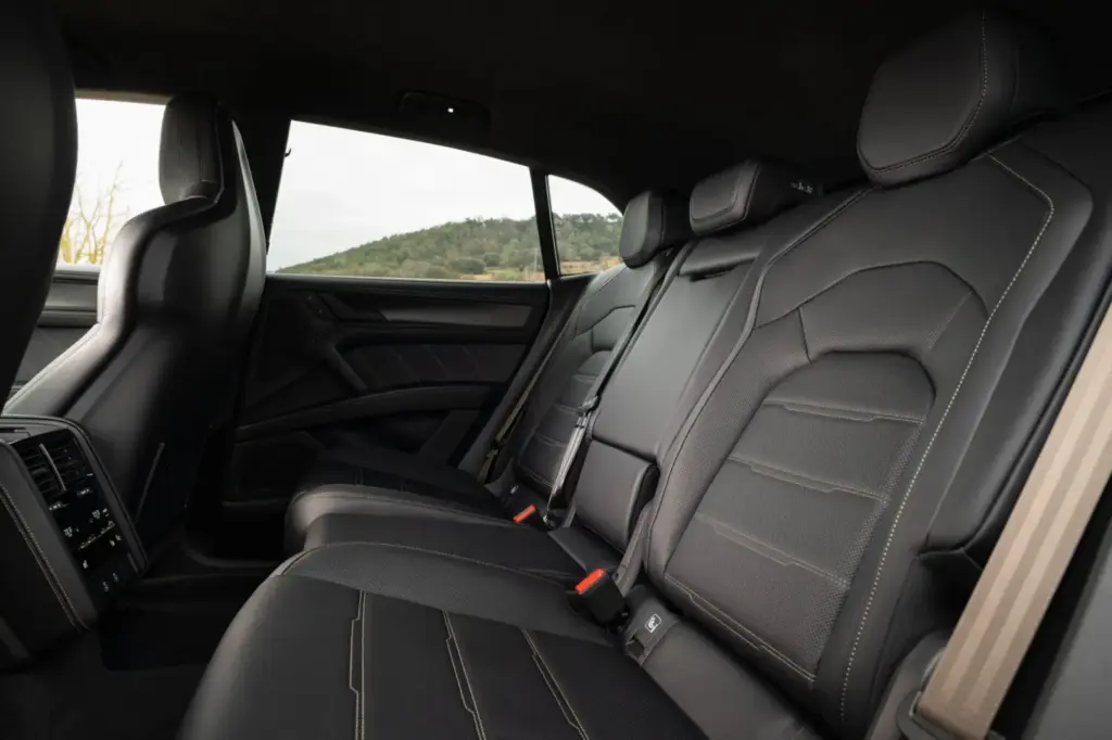 Porsche Cayenne Electric: Conducimos el SUV eléctrico que desafía las leyes de la física 68 Motor16 2026 Porsche Cayenne Turbo Electric Al Volante 31 Motor16