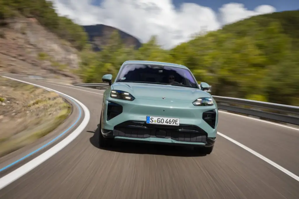 Porsche Cayenne Electric: Conducimos el SUV eléctrico que desafía las leyes de la física 47 Motor16 2026 Porsche Cayenne Turbo Electric Al Volante 5 Motor16