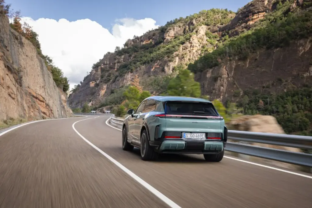 Porsche Cayenne Electric: Conducimos el SUV eléctrico que desafía las leyes de la física 53 Motor16 2026 Porsche Cayenne Turbo Electric Al Volante 6 Motor16