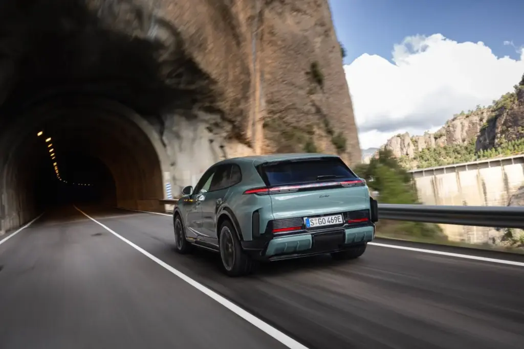 Porsche Cayenne Electric: Conducimos el SUV eléctrico que desafía las leyes de la física 54 Motor16 2026 Porsche Cayenne Turbo Electric Al Volante 7 Motor16