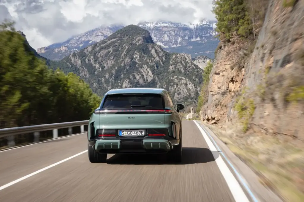 Porsche Cayenne Electric: Conducimos el SUV eléctrico que desafía las leyes de la física 55 Motor16 2026 Porsche Cayenne Turbo Electric Al Volante 8 Motor16