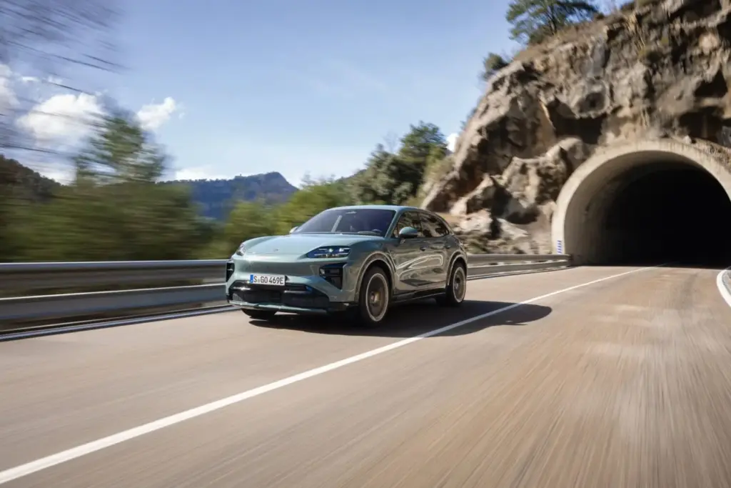 Porsche Cayenne Electric: Conducimos el SUV eléctrico que desafía las leyes de la física 45 Motor16 2026 Porsche Cayenne Turbo Electric Al Volante 9 Motor16