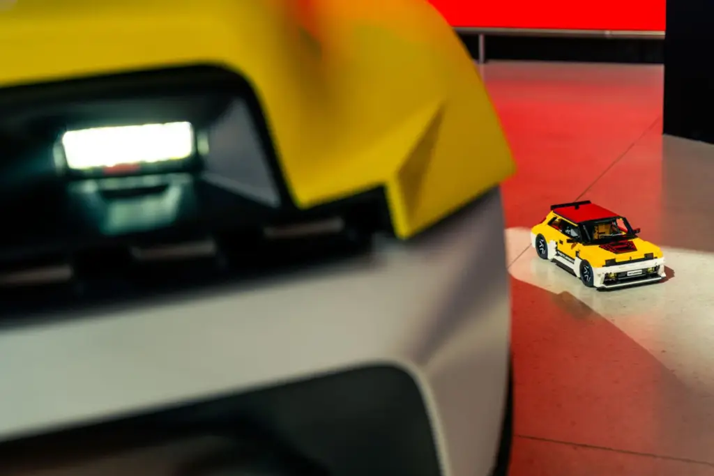 2026 Renault 5 Turbo 3E LEGO 12 Motor16