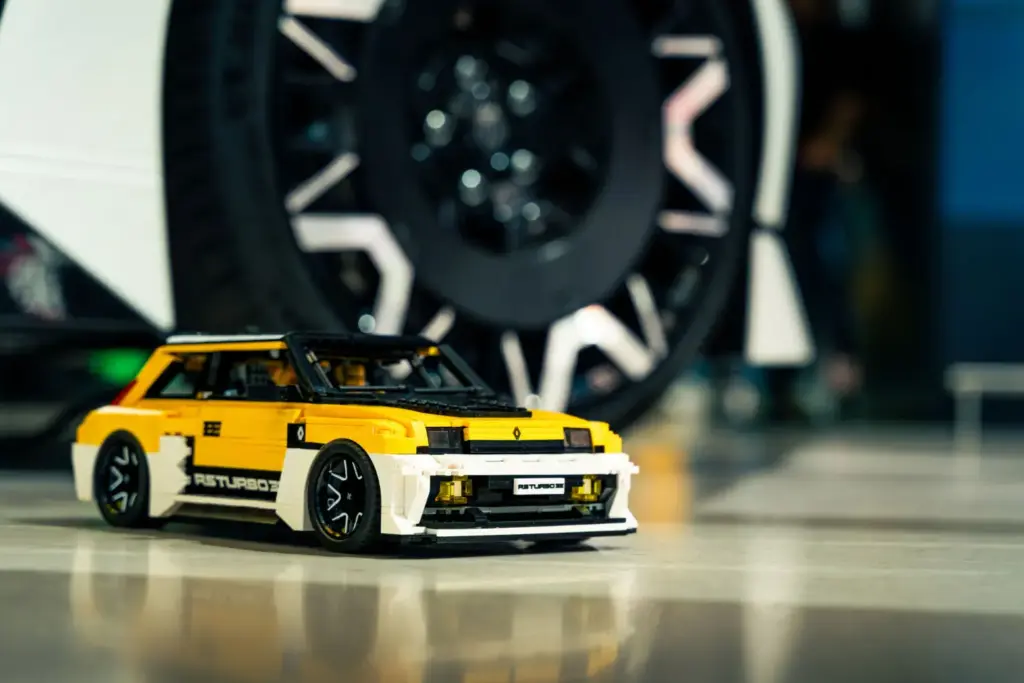 2026 Renault 5 Turbo 3E LEGO 7 Motor16