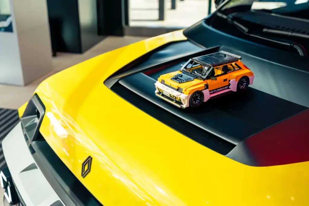 2026 Renault 5 Turbo 3E LEGO 8 Motor16
