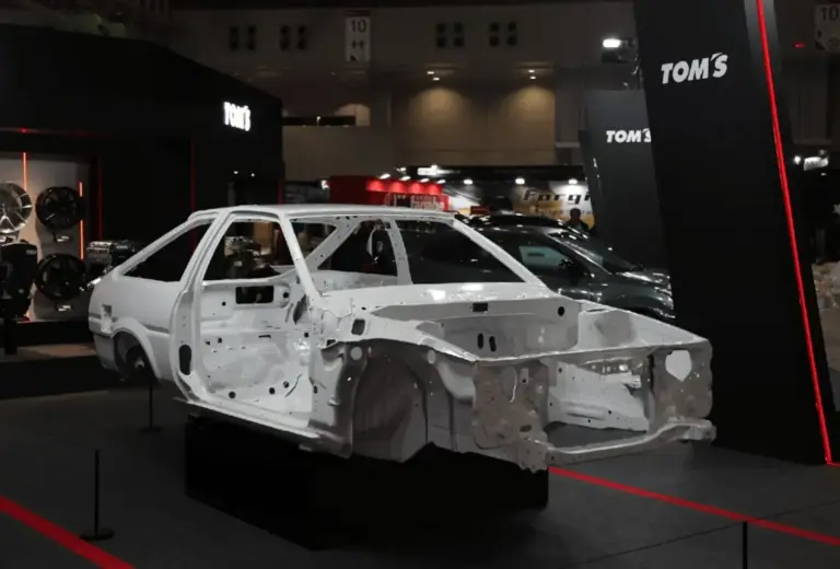 Si quieres estrenar un Toyota AE86, los maestros de TOM’s Heritage tienen la ‘cara’ solución