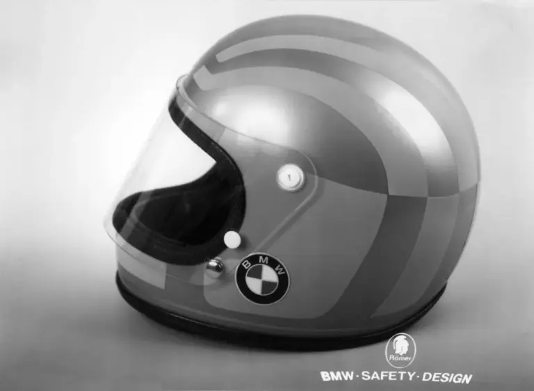 BMW estrena el System 8, su nuevo casco modular tras 50 años