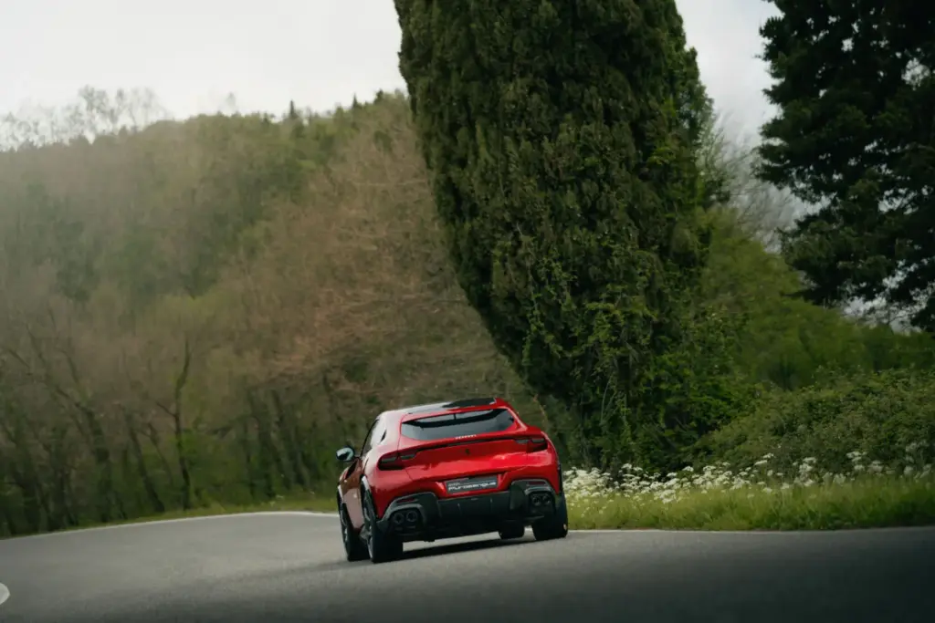 2026 ferrari purosangue handling speciale 10 Motor16