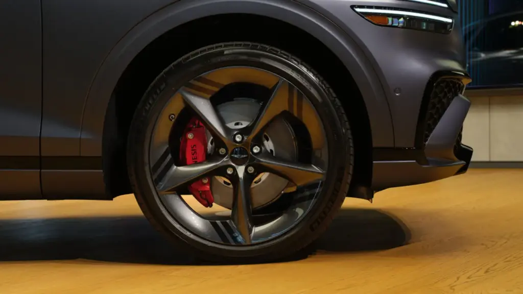 2026 Genesis GV70 Prestige Graphite. Imagen llanta.