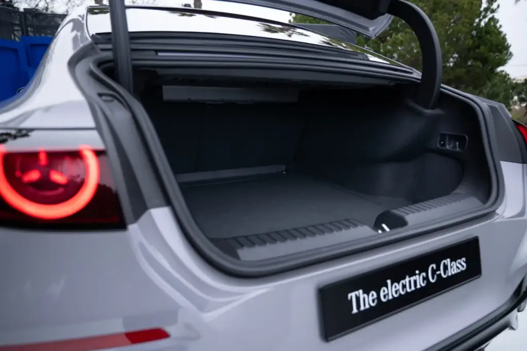 2026 mercedes benz clase c electrico 51 Motor16