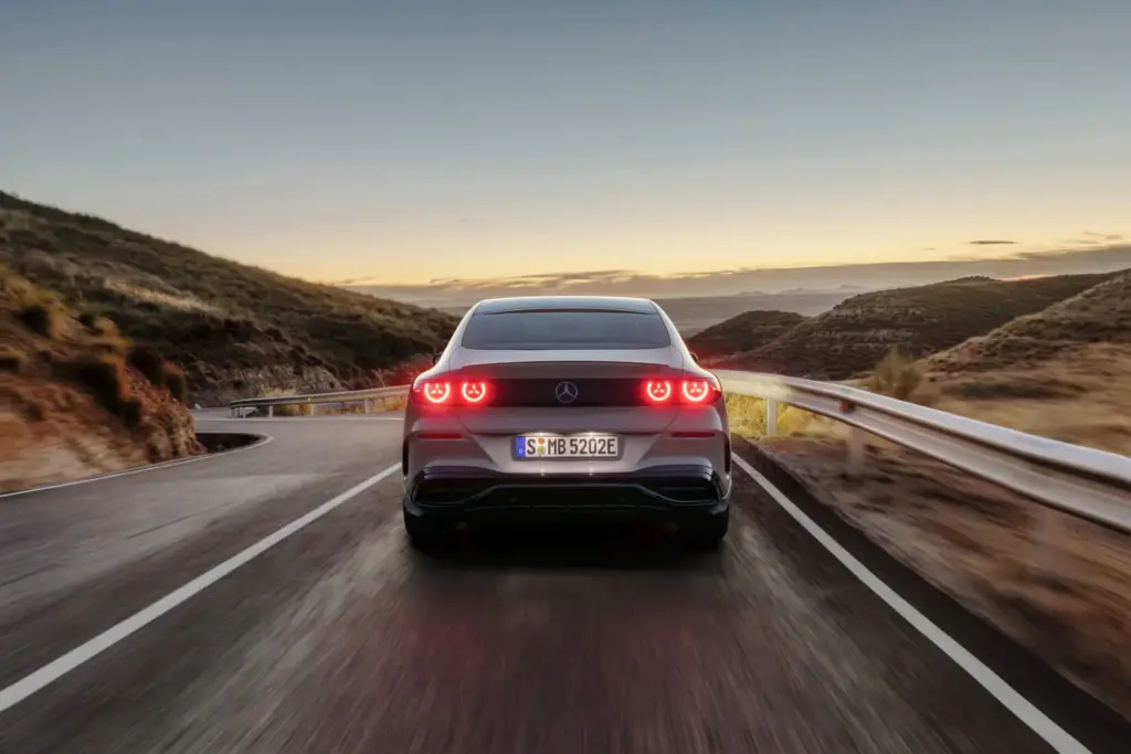 2026 mercedes benz clase c electrico 56 Motor16