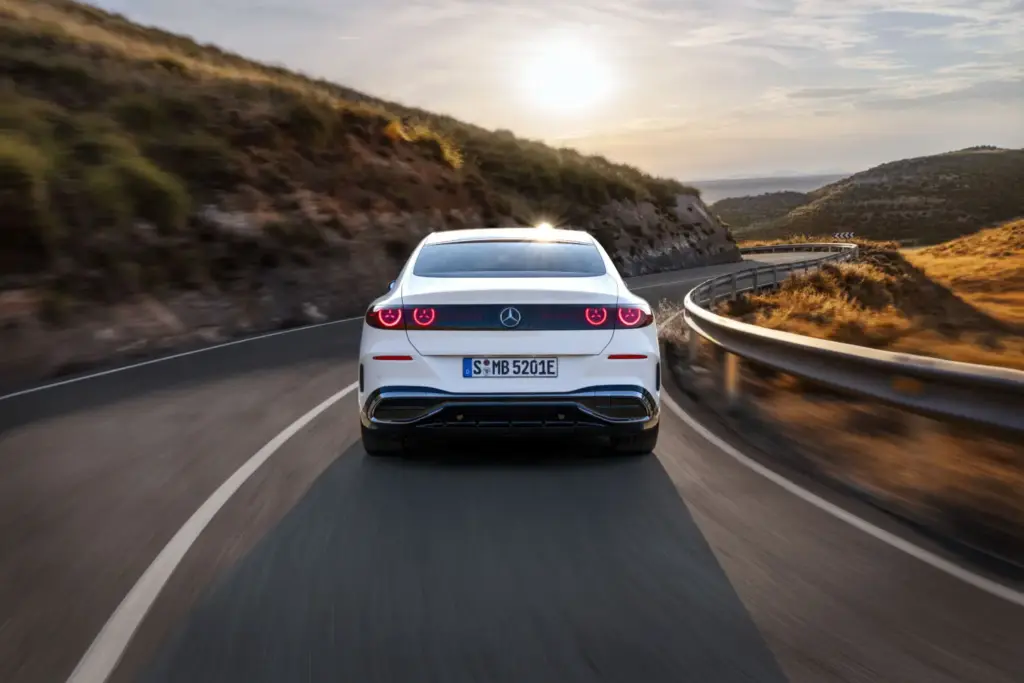 2026 mercedes benz clase c electrico 72 Motor16