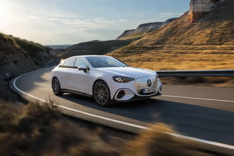 Mercedes Clase C eléctrico: 743 km de autonomía, batería de 94 kWh y carga ultrarrápida a 330 kW