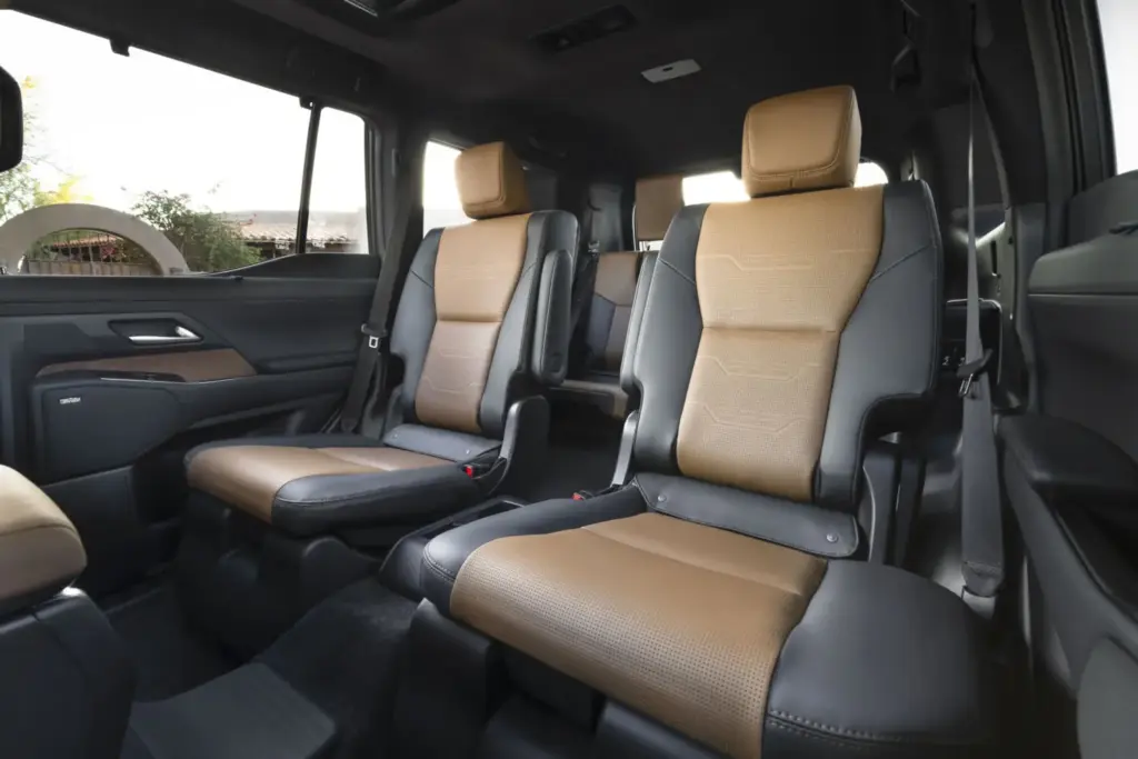 Así son el Toyota Land Cruiser 250 Prado más básico y el más equipado
