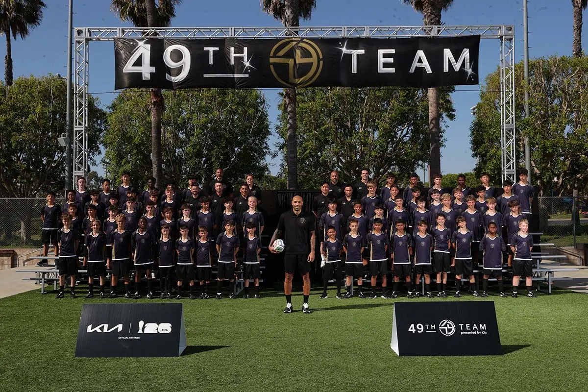 Kia reúne a 63 jóvenes futbolistas de 9 países, entre ellos España, en la OMBC Cup, el torneo que conecta generaciones antes del Mundial