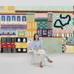 La autonomía del Audi A6 Sportback e-tron (753 km) inspira un paisaje tejido con hilos de la artista Luna Muñoz