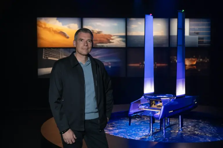 Andre Schmidt, CEO de Lexus Europa: «no tiene sentido vender eléctricos si la energía proviene del carbón. Hay que mirar el sistema energético total»