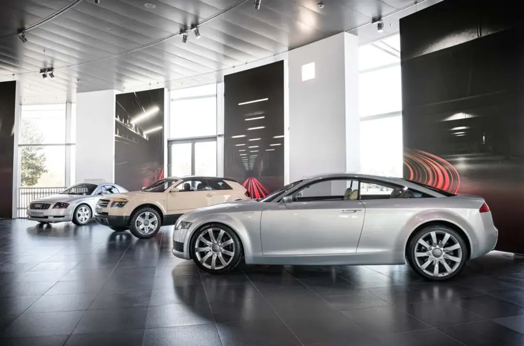 Audi TT 1995 Audi Steppenwolf 2000 y Audi Nuvolari quattro 2003 Motor16