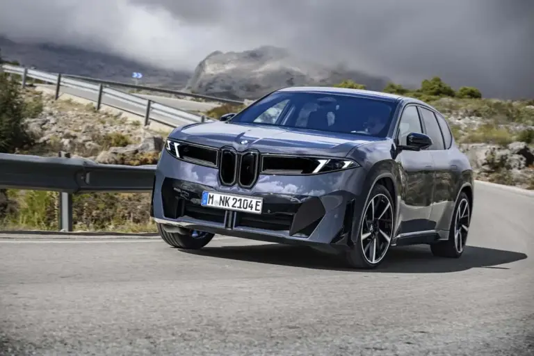 El BMW iX3 tiene unos zapatos a su medida que firma Pirelli