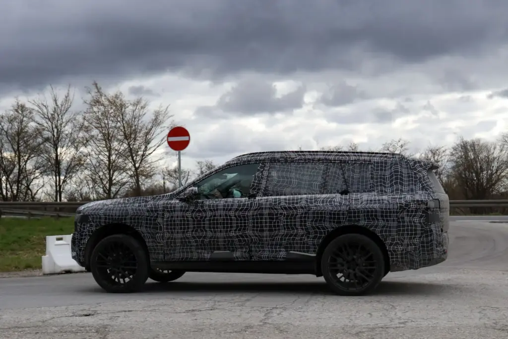 BMW IX7 8 Motor16