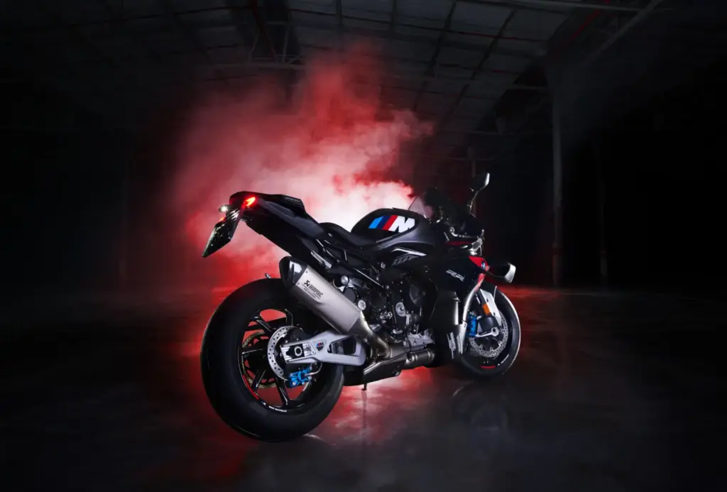 BMW M2 Coupe RR Edition BMW M 1000 RR M2 Editio 5 Motor16