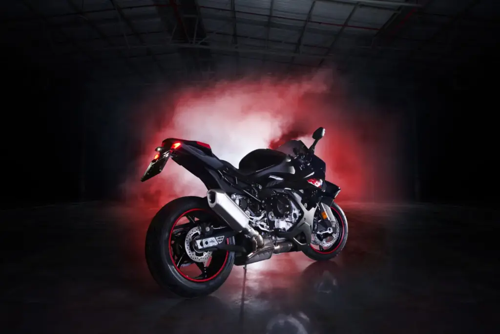 BMW M2 Coupe RR Edition BMW M 1000 RR M2 Editio 9 Motor16