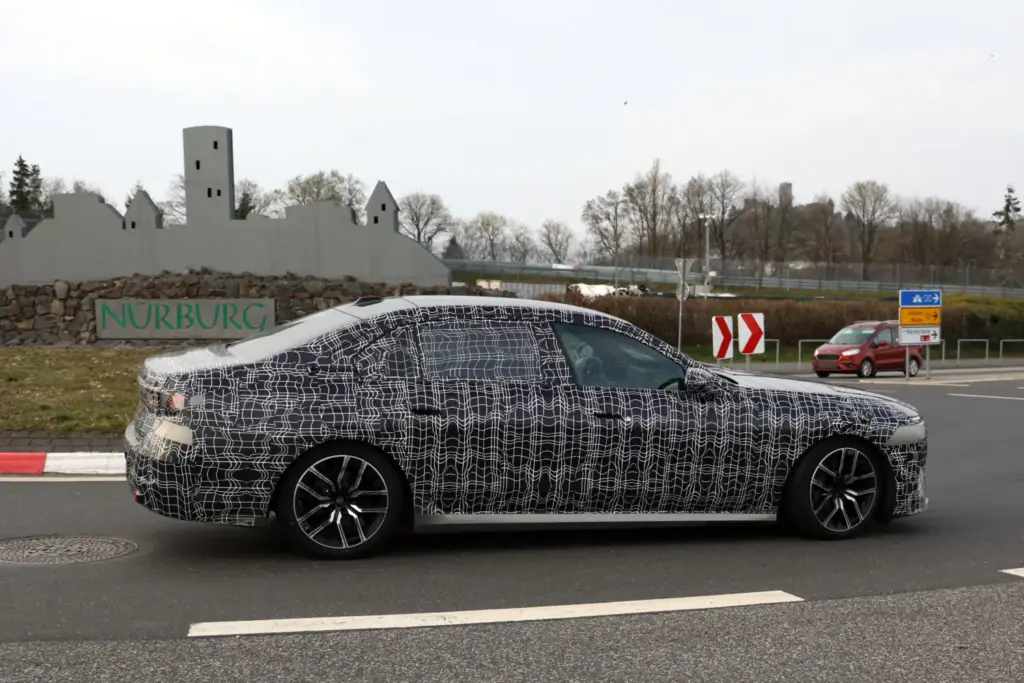 BMW Serie 7 2027 restyling 10 Motor16