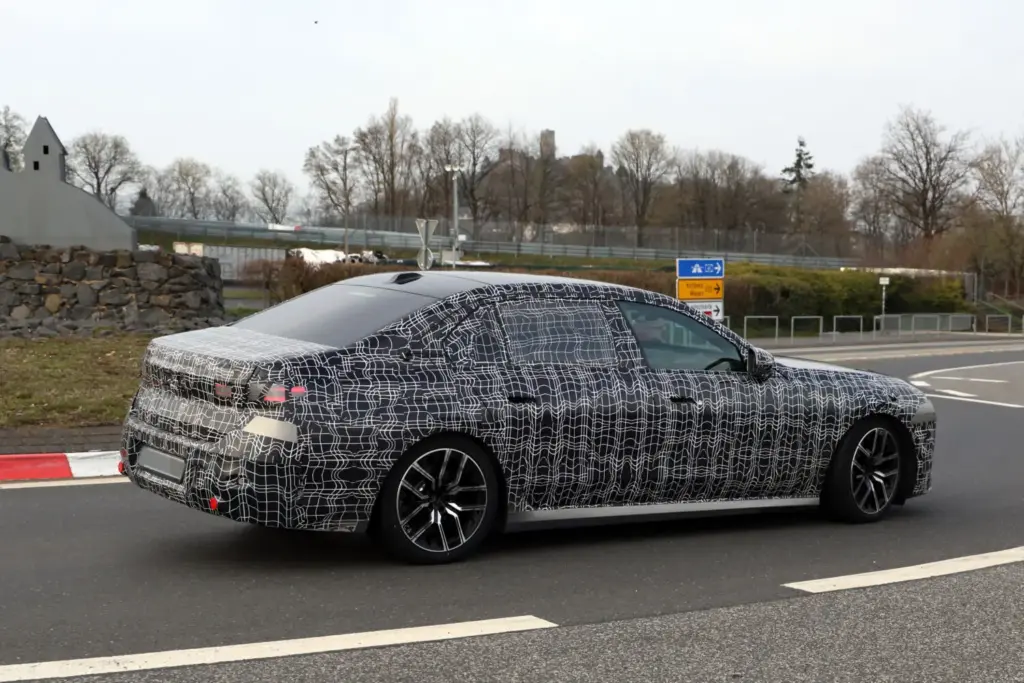 BMW Serie 7 2027 restyling 11 Motor16