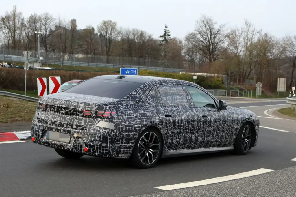 BMW Serie 7 2027 restyling 12 Motor16