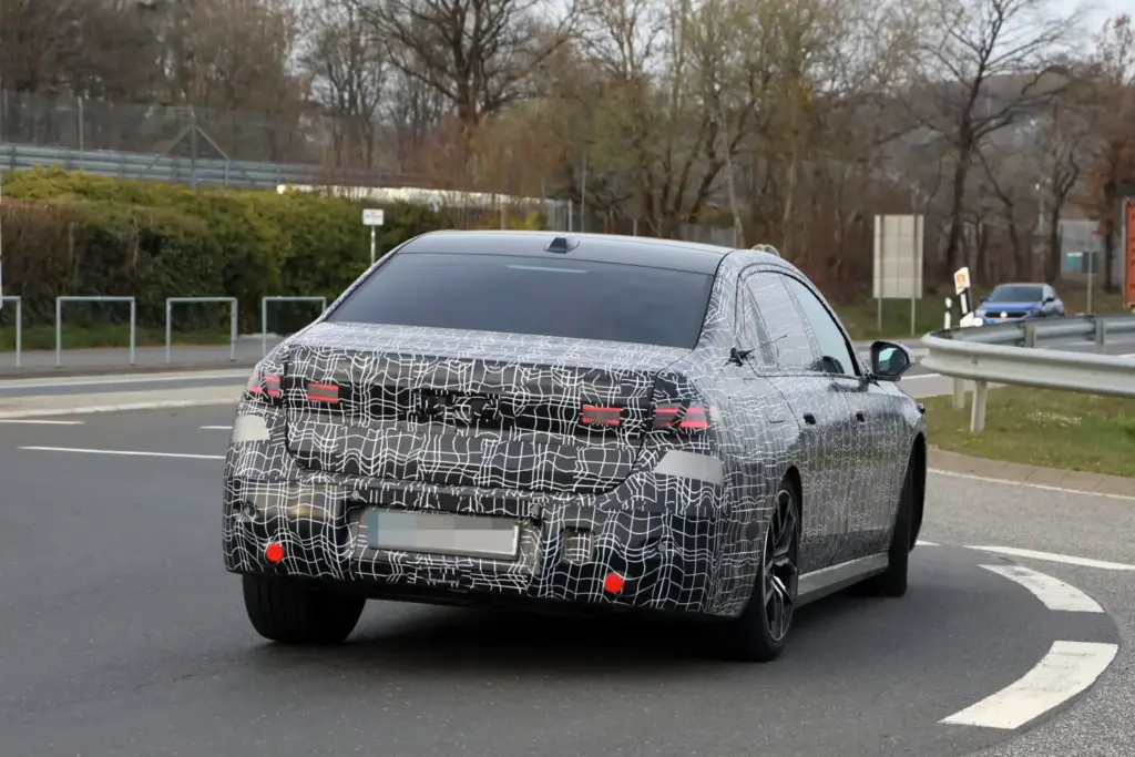 BMW Serie 7 2027 restyling 14 Motor16